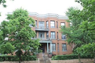 296 Bates in St. Paul, MN - Building Photo - Building Photo