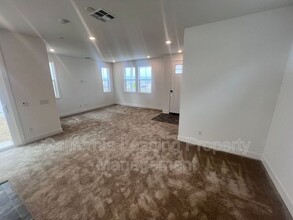 27209 Tamarack Ln in Valencia, CA - Building Photo - Building Photo