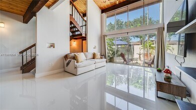 10462 SW 78th St in Miami, FL - Building Photo - Building Photo