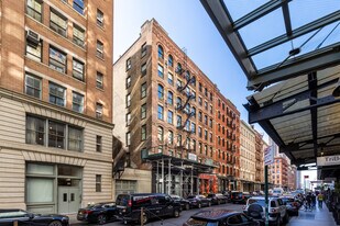 28 N Moore St in New York, NY - Building Photo