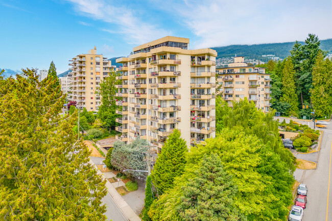 Port Royal Towers in West Vancouver, BC - Building Photo - Building Photo