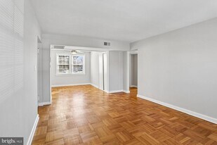 6507 10th St in Alexandria, VA - Building Photo