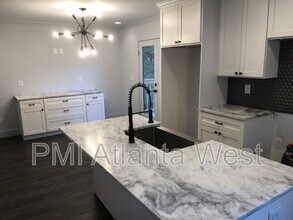 874 Rochelle Dr SW in Atlanta, GA - Building Photo - Building Photo