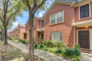 830 W Heights Hollow Ln in Houston, TX - Building Photo