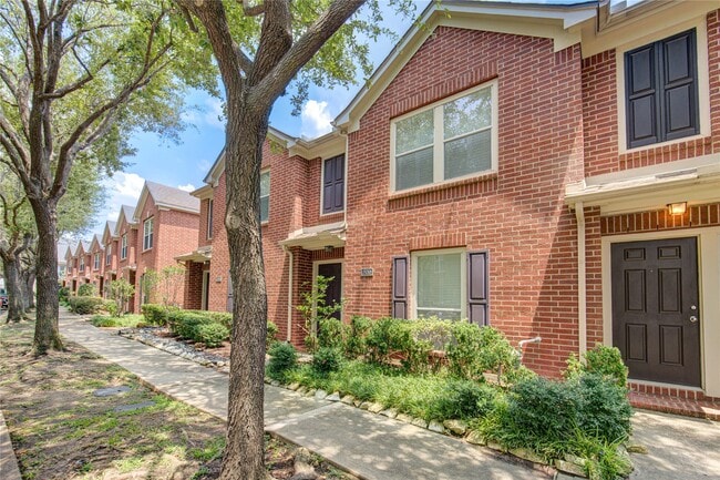 property at 830 W Heights Hollow Ln