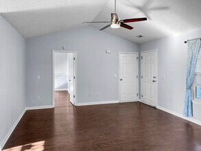 213 Red Carnation Dr in Holly Ridge, NC - Foto de edificio - Building Photo