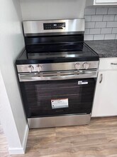 225 NW Ione St in Dundee, OR - Building Photo - Building Photo