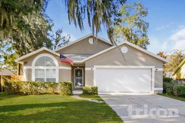 3910 Creek Woods Dr in Plant City, FL - Building Photo - Building Photo