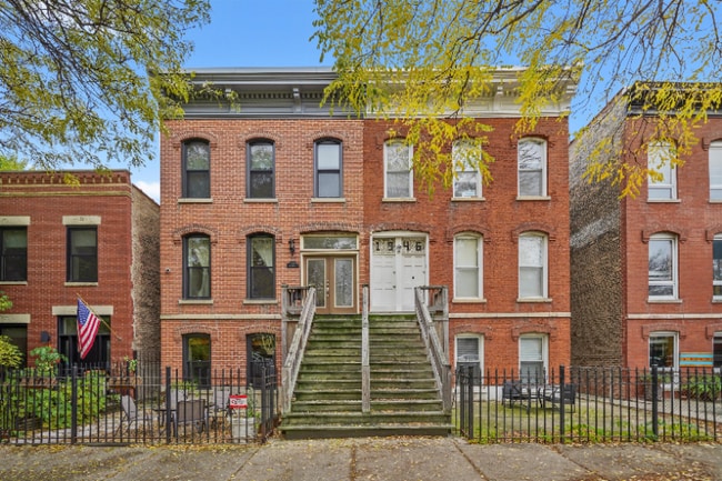 property at 1946 N Wilmot Ave