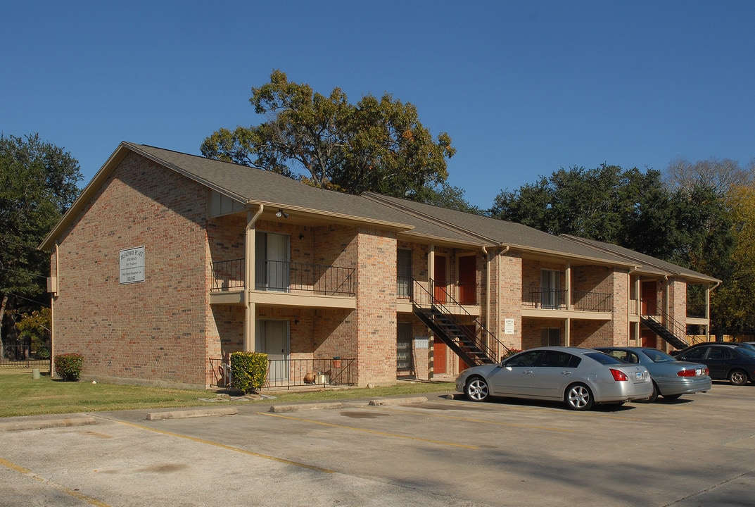 Treadway Place in Beaumont, TX - Building Photo