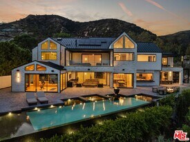 1390 Bella Oceana Vista in Los Angeles, CA - Building Photo