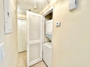 2915 Montrose Ave, Unit 331 in Glendale, CA - Foto de edificio - Building Photo