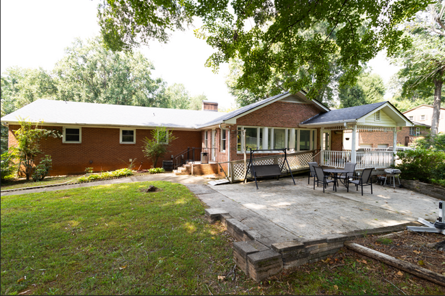 2530 Merrimont Dr NW in Winston-Salem, NC - Building Photo - Building Photo