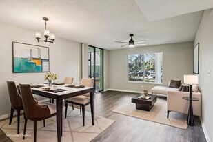 Lakeside Glen Apartments in Melbourne, FL - Building Photo