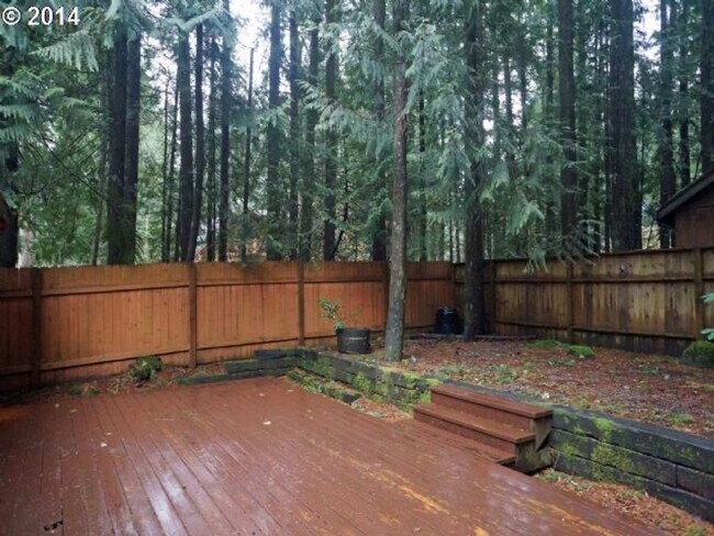 65070 E Lupine Dr in Rhododendron, OR - Building Photo - Building Photo