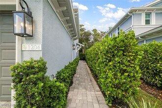 2614 Seychelles Cir in Naples, FL - Building Photo - Building Photo