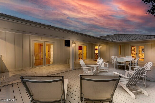 property at 370 6th Ave S