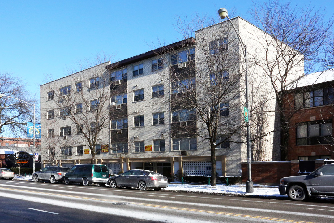 Rogers Park in Chicago, IL - Building Photo