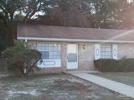 4611 Saufley Field Rd in Pensacola, FL - Building Photo