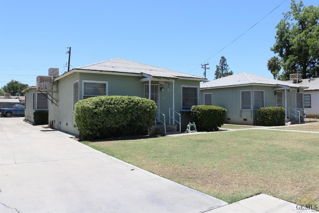 1609 Terrace Way in Bakersfield, CA - Building Photo