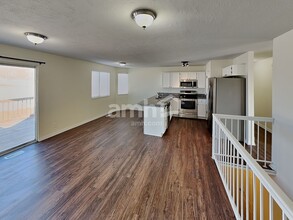 8384 S Etude Dr in West Jordan, UT - Foto de edificio - Building Photo