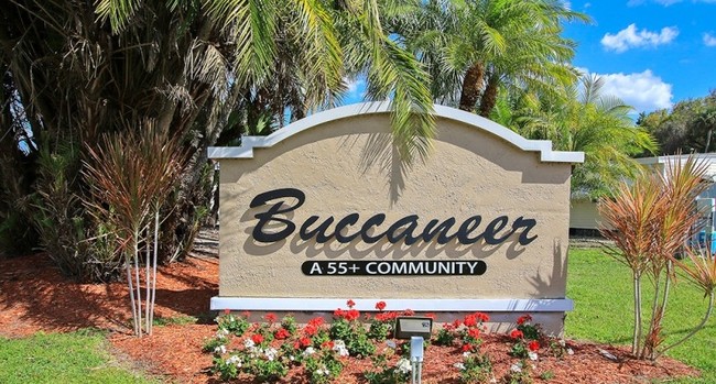 Buccaneer Estates in North Fort Myers, FL - Foto de edificio - Building Photo