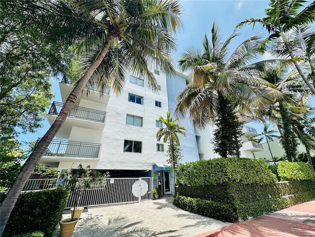 1025 Alton Rd, Unit 502 in Miami Beach, FL - Building Photo - Building Photo