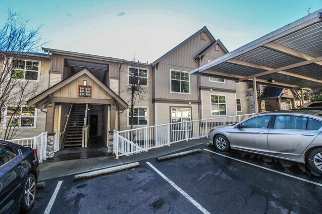 23420 SE Black Nugget Rd, Unit B302 in Issaquah, WA - Foto de edificio - Building Photo