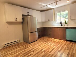 145 Lakeside Dr in Lebanon, CT - Building Photo - Building Photo