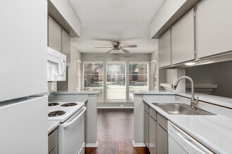 Country Square Apartments in Carrollton, TX - Building Photo - Interior Photo