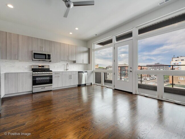 2351 W North Ave-Unit -2E in Chicago, IL - Foto de edificio - Building Photo