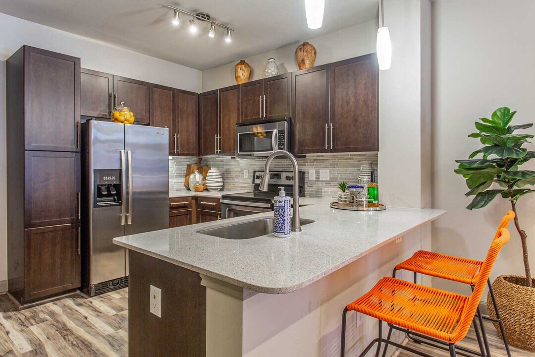 3800 San Felipe St in Houston, TX - Building Photo