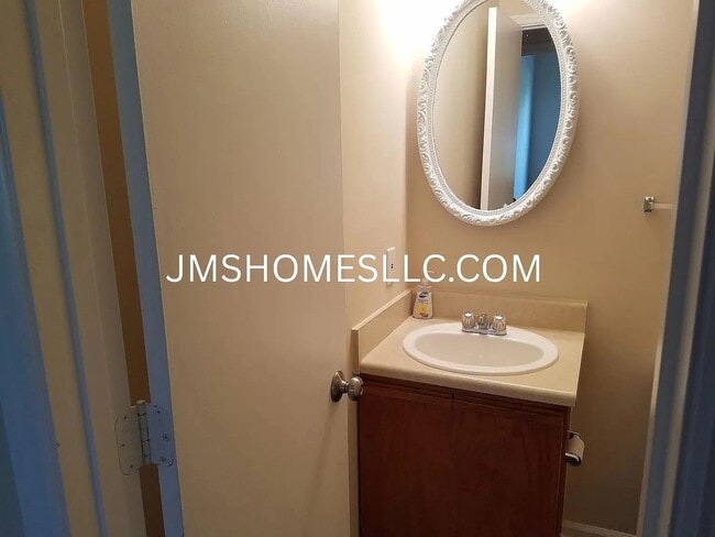 5779 Rock Rd in Union City, GA - Foto de edificio - Building Photo