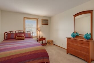 Town Centre in Eagan, MN - Foto de edificio - Building Photo