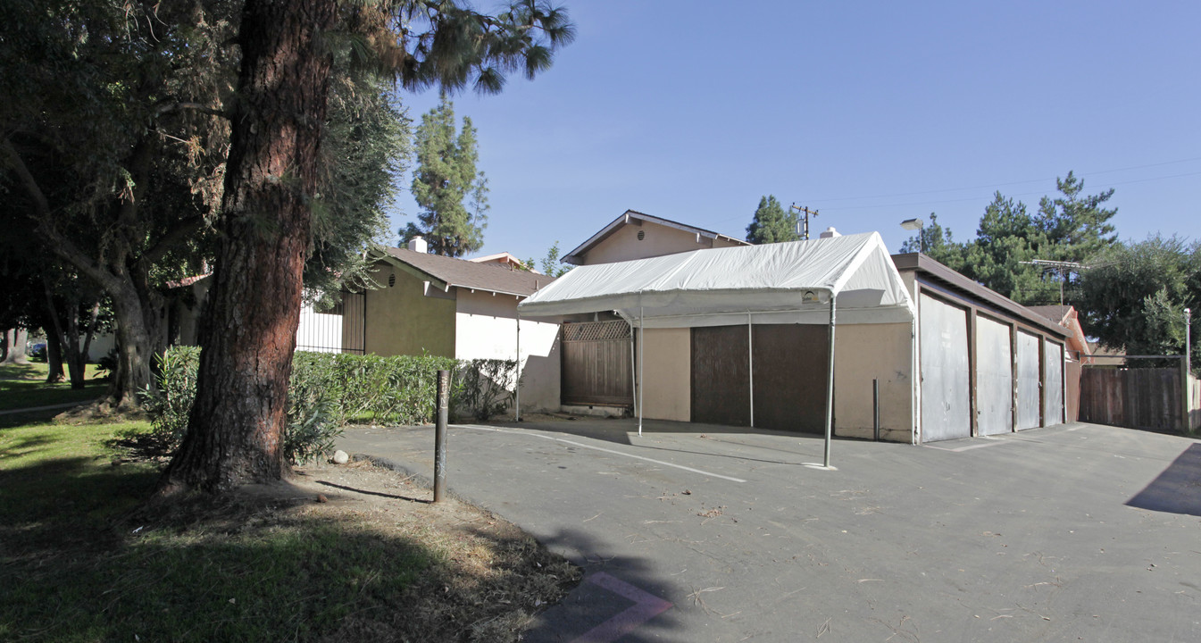 326-332 Spencer Ave in Upland, CA - Building Photo