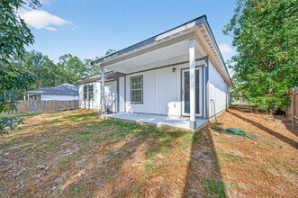 25106 Morgan Cemetery Rd in Cleveland, TX - Foto de edificio - Building Photo