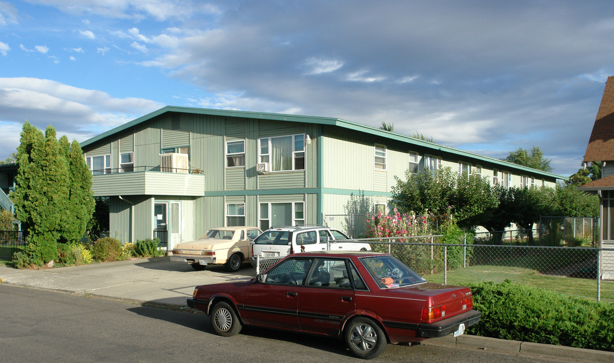 The Willows in Yakima, WA - Building Photo