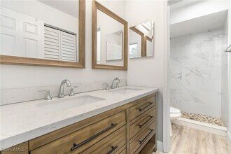 228 Fox Glen Dr in Naples, FL - Building Photo - Building Photo