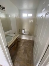 1125 W 7th St in Hanford, CA - Building Photo - Building Photo