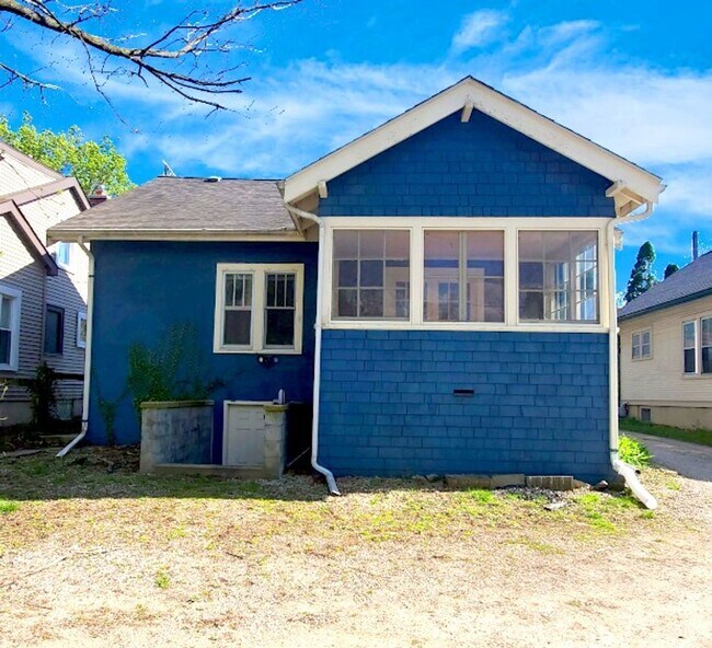 903 Dewey Ave in Ann Arbor, MI - Building Photo - Building Photo