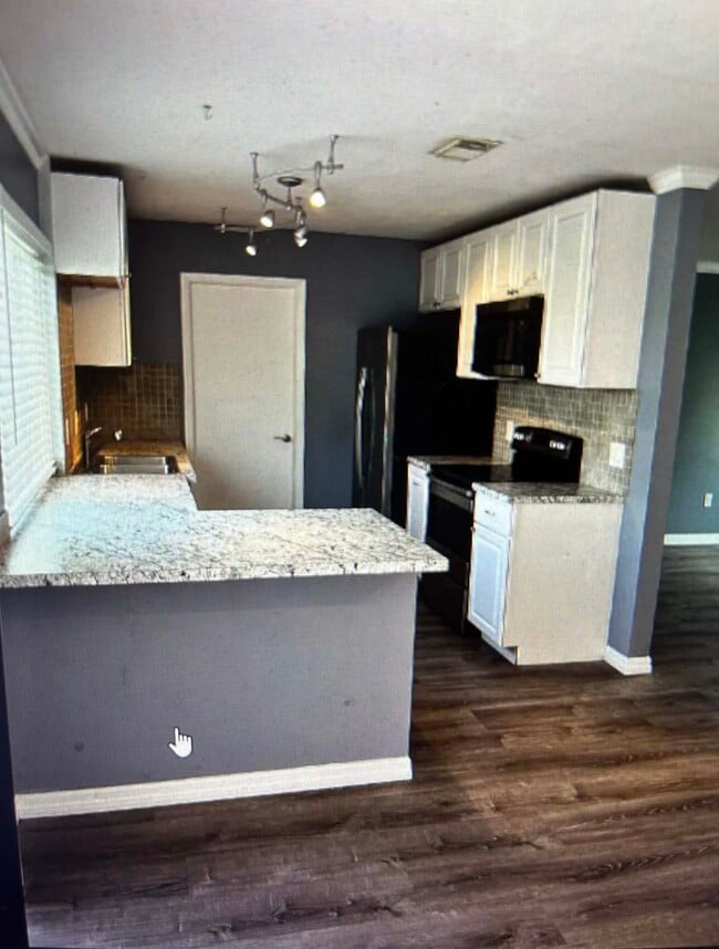 18947 Ayrshire Cir in Port Charlotte, FL - Foto de edificio - Building Photo