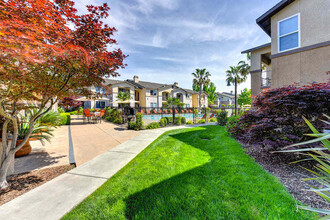 Eaton Village in Chico, CA - Foto de edificio - Building Photo