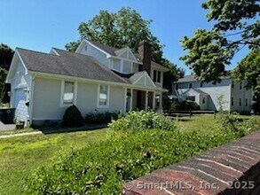 93 Welchs Point Rd in Milford, CT - Building Photo - Building Photo