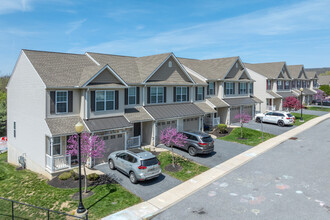 Villa Vista Townhomes in Enola, PA - Building Photo - Building Photo