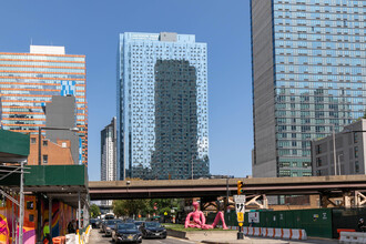 2 Jackson Park in Long Island City, NY - Building Photo - Building Photo