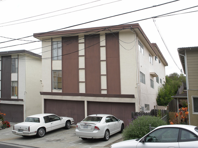 885 5th Ave in Pinole, CA - Foto de edificio - Building Photo