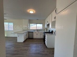 823 Aspen St in Corona, CA - Building Photo - Building Photo