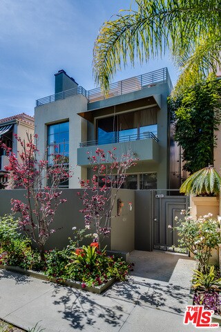 143 Union Jack St in Marina Del Rey, CA - Building Photo