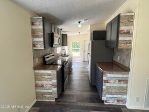 100 Dale Ct in Interlachen, FL - Building Photo - Building Photo