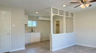 7010 Brownsville St, Unit 1/2 in Houston, TX - Building Photo